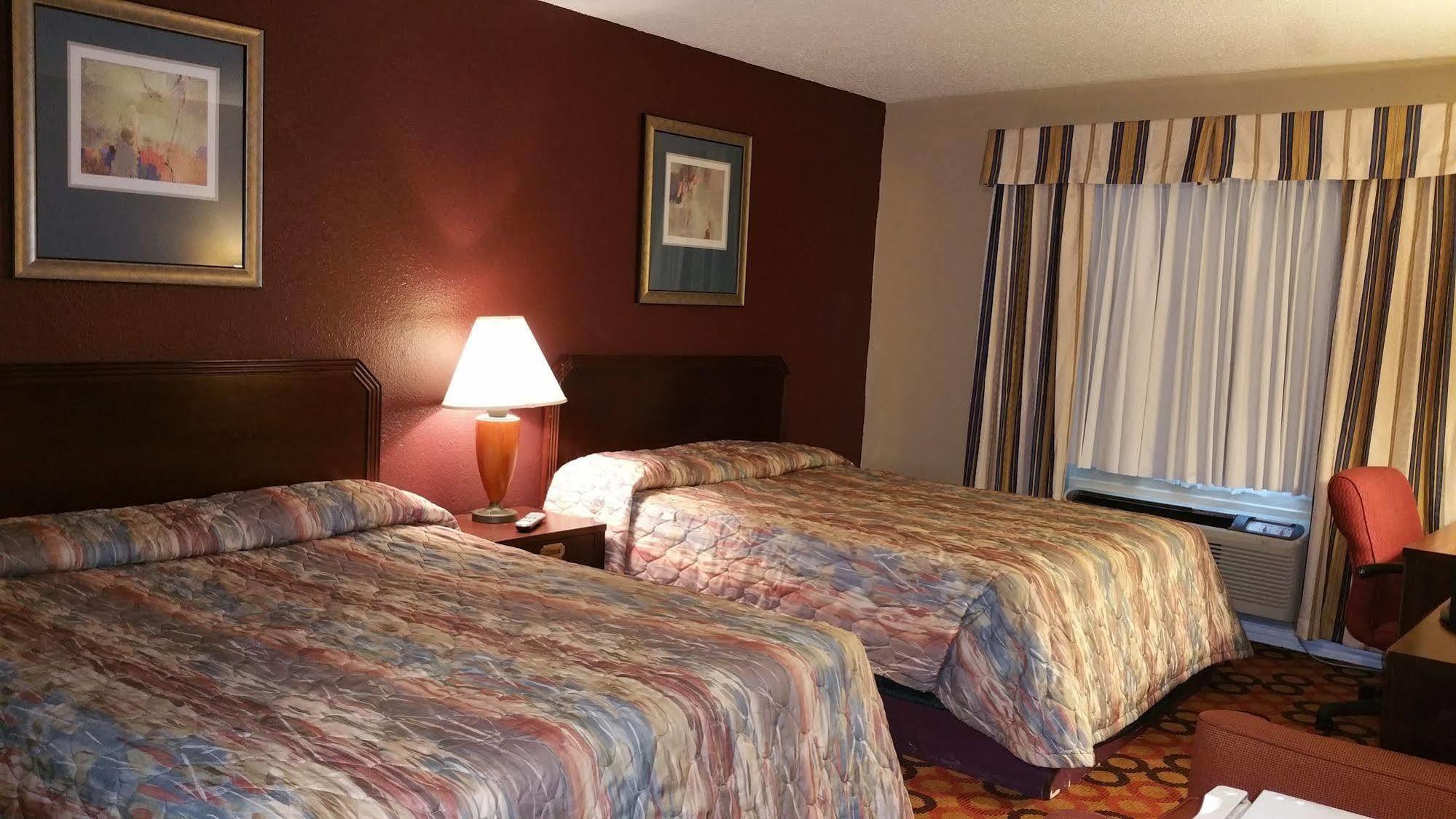 Executive Inn And Suites Ваксахачи Экстерьер фото