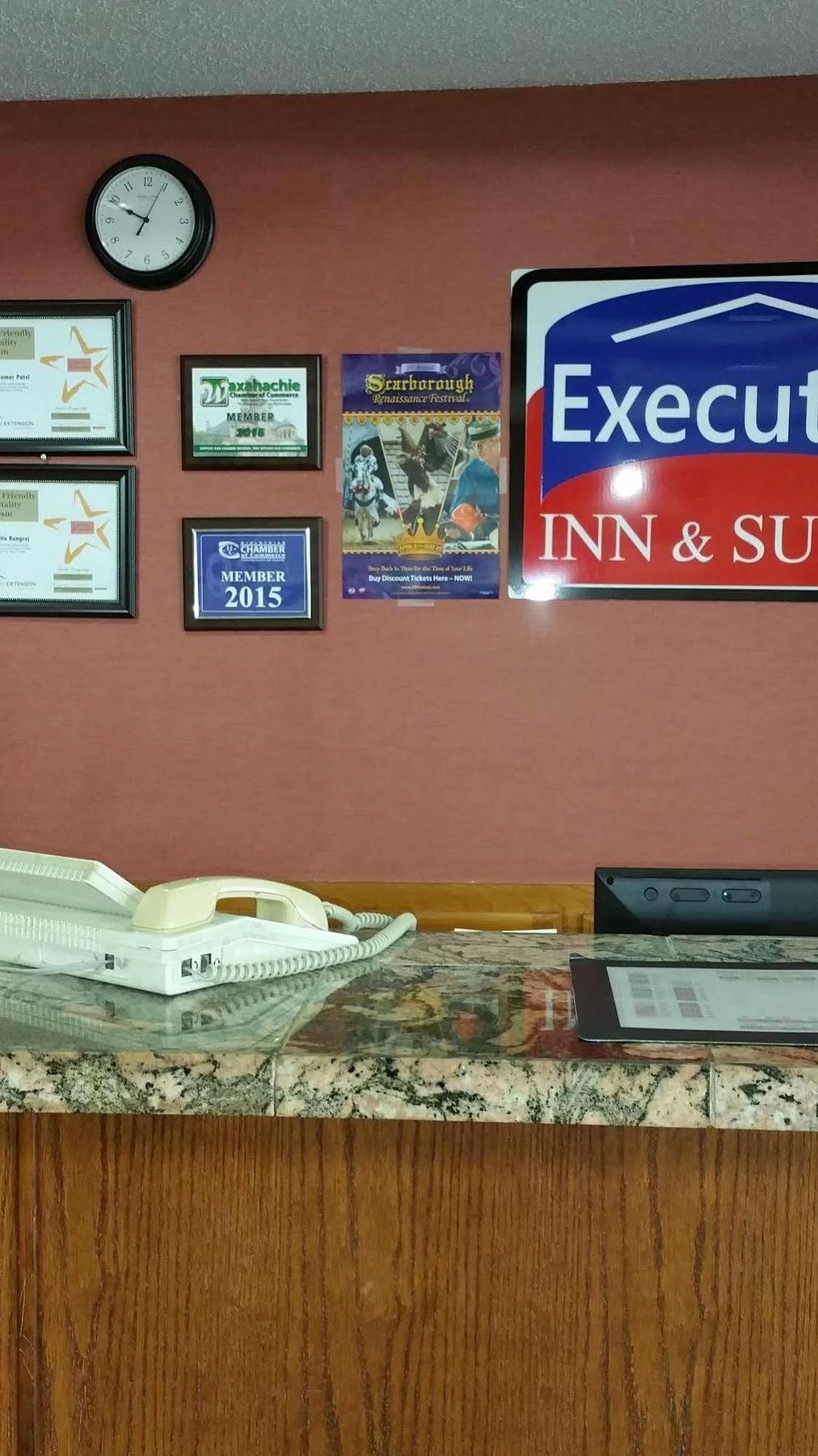 Executive Inn And Suites Ваксахачи Экстерьер фото
